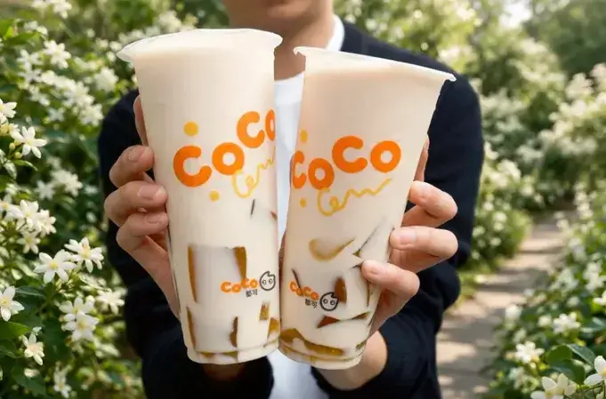 ４月好友禮活動，領券點餐可享珍珠奶茶、布丁奶茶、茉香凍奶綠任選２大杯80元。