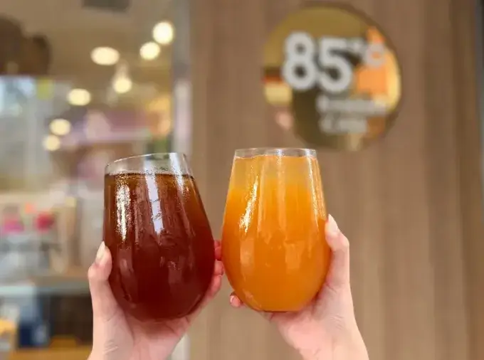 85度C：荔枝氣泡烏龍、荔枝冰美式